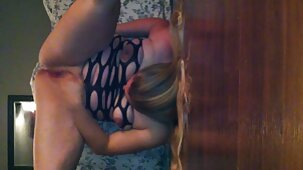 Laissé à la maison mal rasé se masturbe la chatte film french xxx