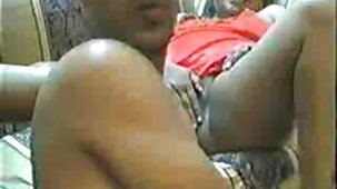 Une jolie blonde enfonce un vibromasseur dans sa chatte pornos espagnols