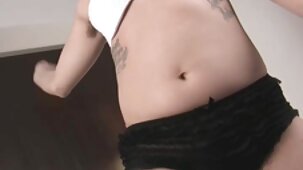 Une jeune nana a testé son cul avec un french film porn vibromasseur