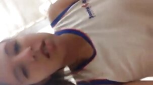 Il se masturbe sa chatte appétissante film porno gratuit américain devant un miroir