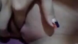 Brunette prend la bite sexe mere et fils francais de sécurité de M. dans sa bouche