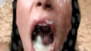 La beauté aux cheveux longs branle le pénis de sa film porno francais famille bien-aimée