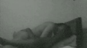 Une nana candide parle au téléphone et baise pere fille francais porno son amant