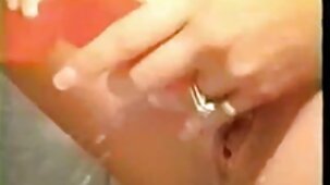 Plantureuse femme sex mere et fils francais branlant sa chatte dans sa chambre