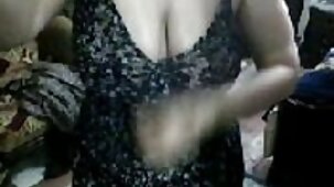 Une jeune femme xxx français noir aux petits seins se met une bite dans la chatte