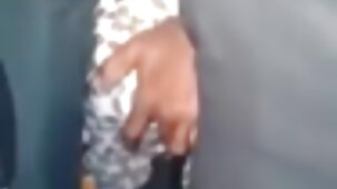 Un homme à femmes insatiable amateur french porn met une bite noire dans la chatte de la fille