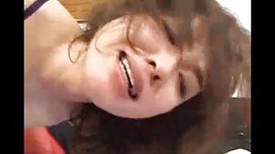 Jolie fille coquine caresse la chatte avec les doigts porno francais ecole