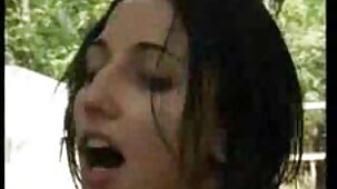 Dans l'ouverture vaginale, le film complet porno en francais jock a tiré la brune au bord de la piscine