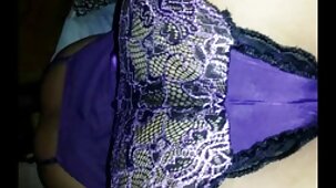 Après le rapport xxx français noir sexuel, l'homme a fini le mulâtre dans la bouche