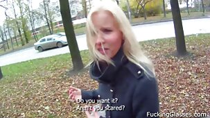 Jeune et énergique amant éjaculation dans le film porno allemand gratuit vagin