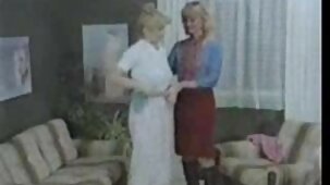 Igrunya à travers une culotte mere et fils sex francais se doigte la chatte avec un vibromasseur puissant