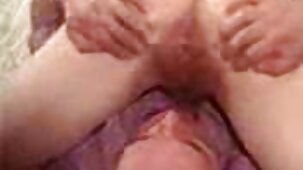 Une brune dans une chaise porno entre frere et soeur francais gynécologique se masturbe avec un vibromasseur