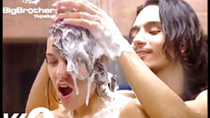 Wench se baise avec un vibromasseur et branle une bite lesbienne french porn