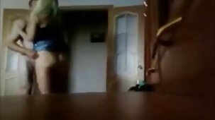 Une femme affamée s'est donné un coup passionné dans sa porno avec dialogue francais chatte rasée