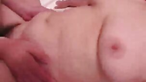 Un homme complexe a baisé la fille avec sa main classic porno francais