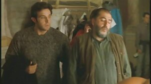 Un homme affirmé baise la sex tape amateur français chatte aux gros seins sur le sol dans la chatte