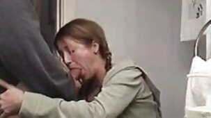 Grande dame suce un outil en porn film italien saillie