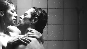 Laissé en culotte serrée et baise doucement avec son manga xxx fr petit ami