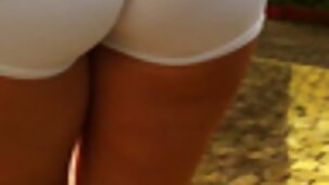 Mamzel à massage porn french quatre yeux enfonce un gode dans son vagin