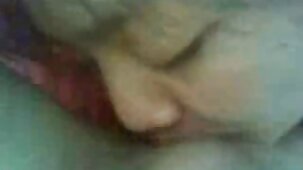 Une femme sexy a activement baisé un chauffeur de dialogue francais porno taxi sur le siège arrière