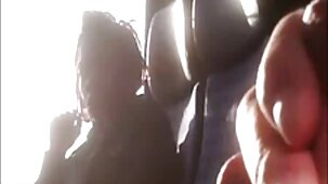 Le mec du type sportif a inséré la levrette dans la pouliche sex mere fils francais