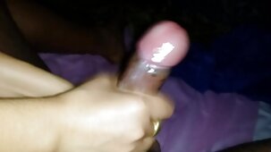 Une fille anime porno francais mince se sent bien sur une bite